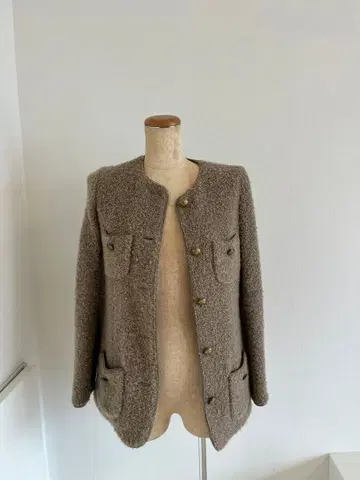 두 번째 클래스 베이지 노카라 자켓 울 계열