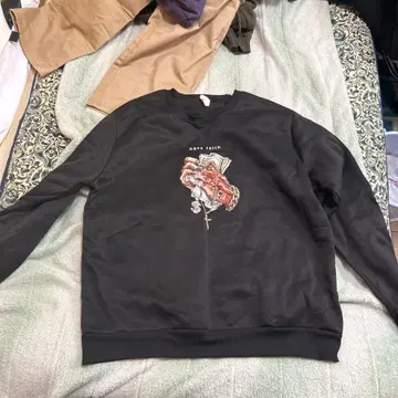 그래픽 프린트 크루넥 맨투맨 블랙