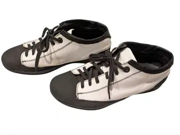 엠포리오 아르마니 가죽 스니커즈 화이트 x 블랙