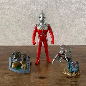 울트라 괴수 명감과 울트라 세븐