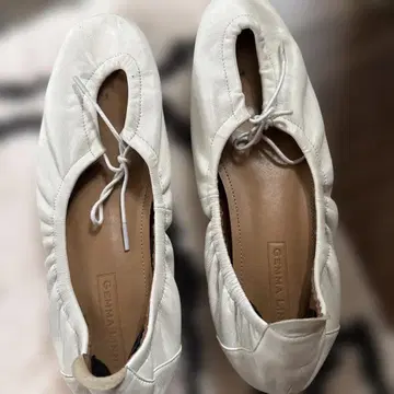 GEMMA LIRA 화이트 발레 슈즈