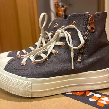 컨버스 하이컷 스니커즈