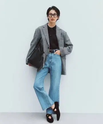 센터 컷팅 세미 플레어 데님 팬츠 미라 오웬