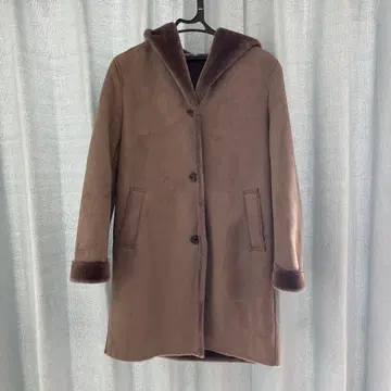 브라운 후드 부착 무스탕 코트