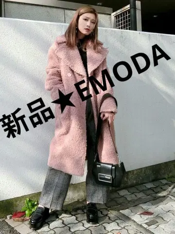 새상품 EMODA 빅 컬러 보아 코트