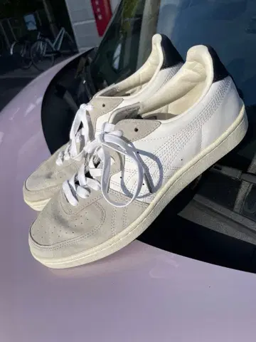 화이트 가죽 스웨이드 스니커즈