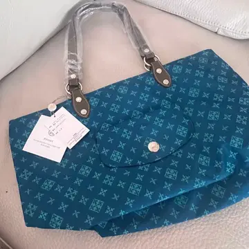 러셋 토트백 모노그램 패턴