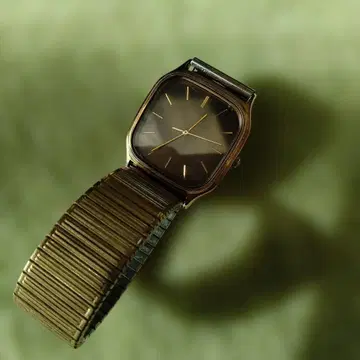 세이코 쿼츠 손목시계 스퀘어 케이스 다크 브라운 배터리 교환 완료.