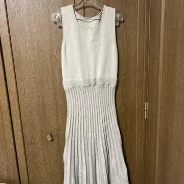 미라 오웬 니트 플리츠 원피스 슬리브리스