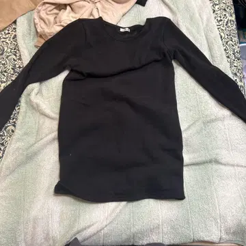 블랙 긴팔 상의