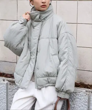 모노마트 라이트 그레이 다운 자켓