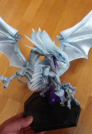 블루아이즈 피규어