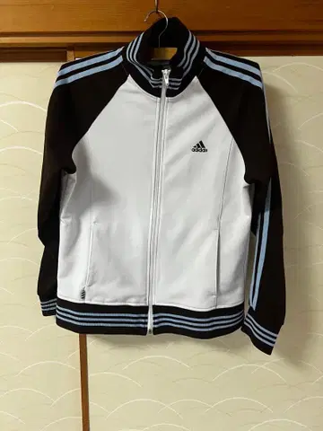 adidas 스트라이프 자켓 M 사이즈