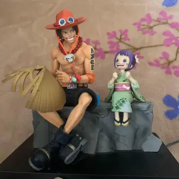 원피스 에이스와 어린이 피규어