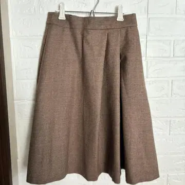 브라운 체크 무늬 플레어 스커트