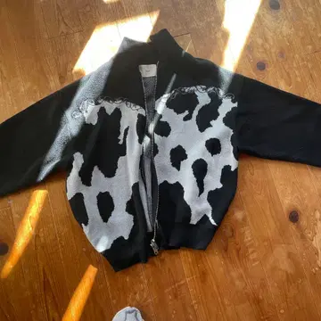 HARE 소 패턴 집업 니트