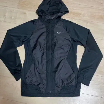 Oakley 후드 부착 브레이커 블랙