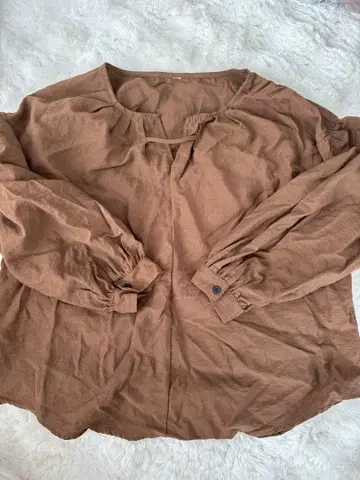 퍼프 슬리브 셔츠 상의