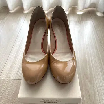 Odette e Odile 베이지 펌프스