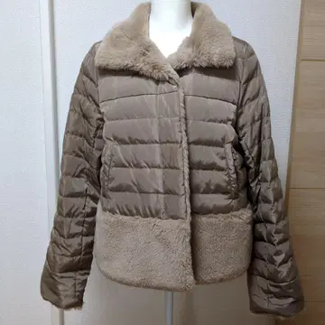 베이지 다운 자켓 인조 모피 부착