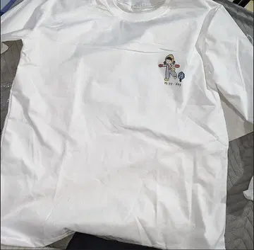 캐릭터 자수 화이트 긴팔 T셔츠