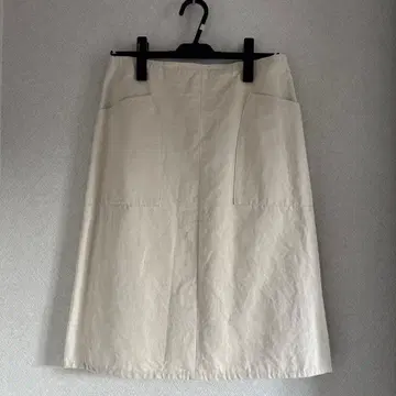 루니 화이트 스커트