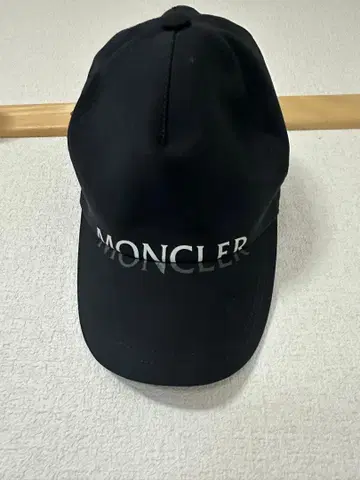 MONCLER 블랙 로고 캡