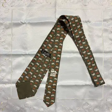 양과 울타리 디자인의 실크 넥타이