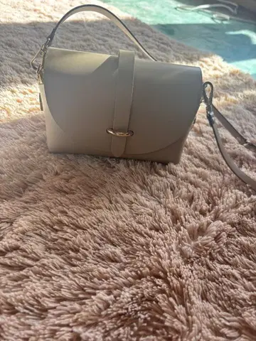 아이보리 천연 가죽 숄더백 체인 스트랩 포함
