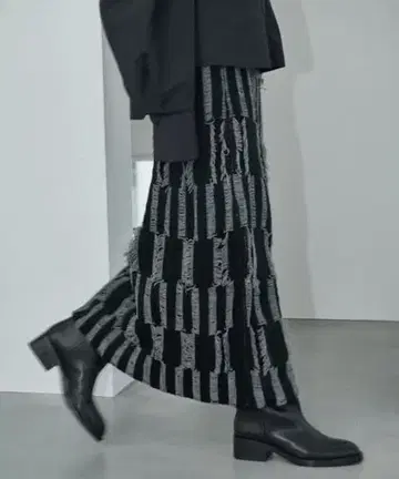 AIC. 벌키 프린지 니트 롱 스커트 시착만 한 상품 블랙