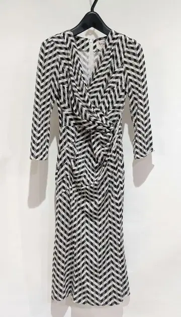 kay me 케이미 블랙 헤링본 무늬 드레스 원피스