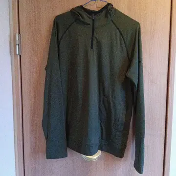 언더아머 UnderArmor 다크 그린 M 사이즈 얇은 소재 후드티