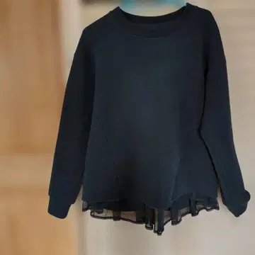 댄스킨 블랙 메쉬 프릴 맨투맨