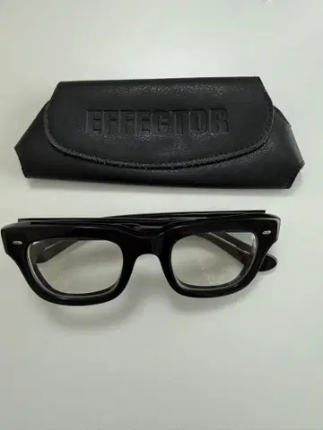 EFFECTOR MUNAKATA 블랙 안경 케이스 포함