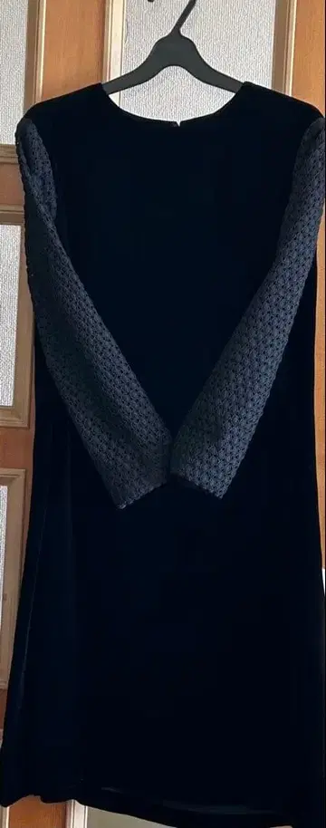 벨벳 블랙 레이스 긴팔 무릎 기장 원피스