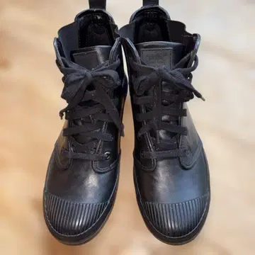 블랙 가죽 하이컷 스니커즈