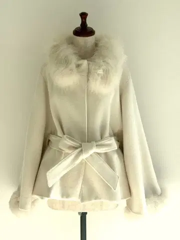 퍼 달린 판초 화이트