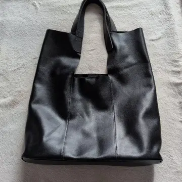 블랙 가죽 토트백