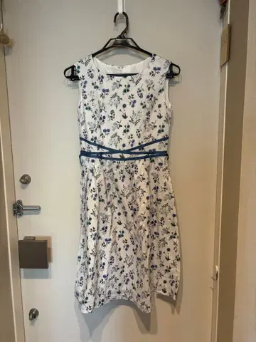 Dear Princess 꽃무늬 슬리브리스 원피스