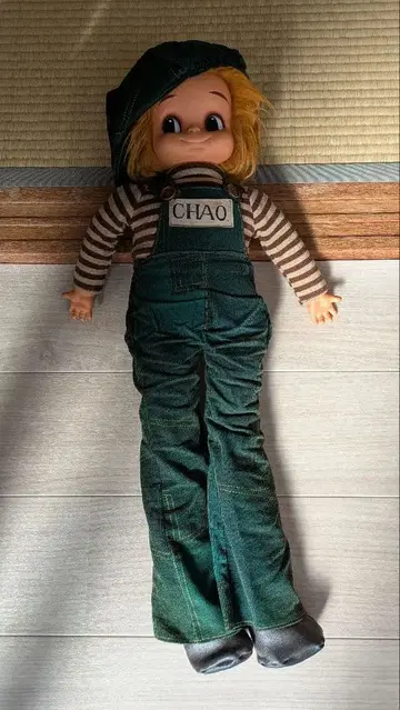 레트로 그린 컬러 오버롤 인형