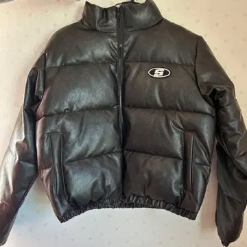 블랙 다운 자켓 숏 기장