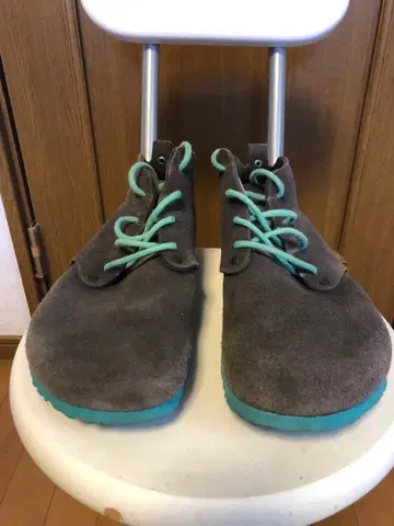 그레이 스웨이드 하이컷 신발