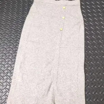 무릎 아래 니트 스커트