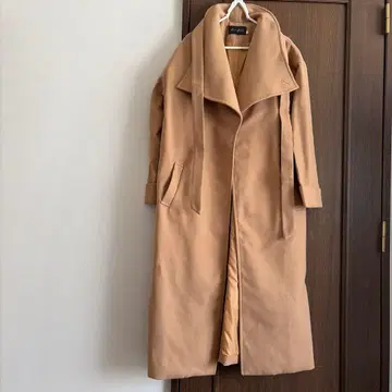 베이지 롱 코트 허리 리본 포함