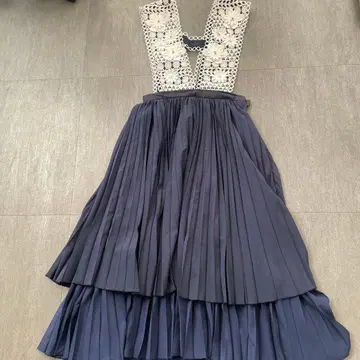 체스티 플리츠 스커트