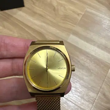 NIXON 골드 아날로그 시계 메쉬 밴딩