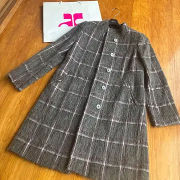 그레이 계열 체크 무늬 롱 코트