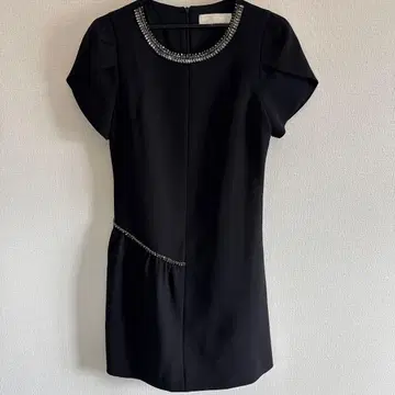 ERUKEI 비쥬 장식 블랙 드레스