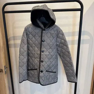 트래디셔널 웨더웨어 하운드투스 체크 패턴 후드 부착 퀼팅 자켓