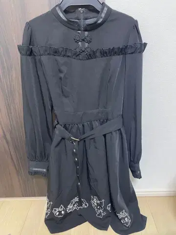 제이미 Ank 쿠로미 프릴 장식 블랙 긴팔 무릎 기장 원피스